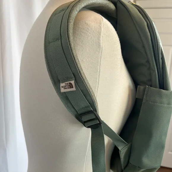 THE NORTH FACE CLASSIC EVERYDAY COMMUTER LAPTOP DAYPACK - Picture 4 of 4